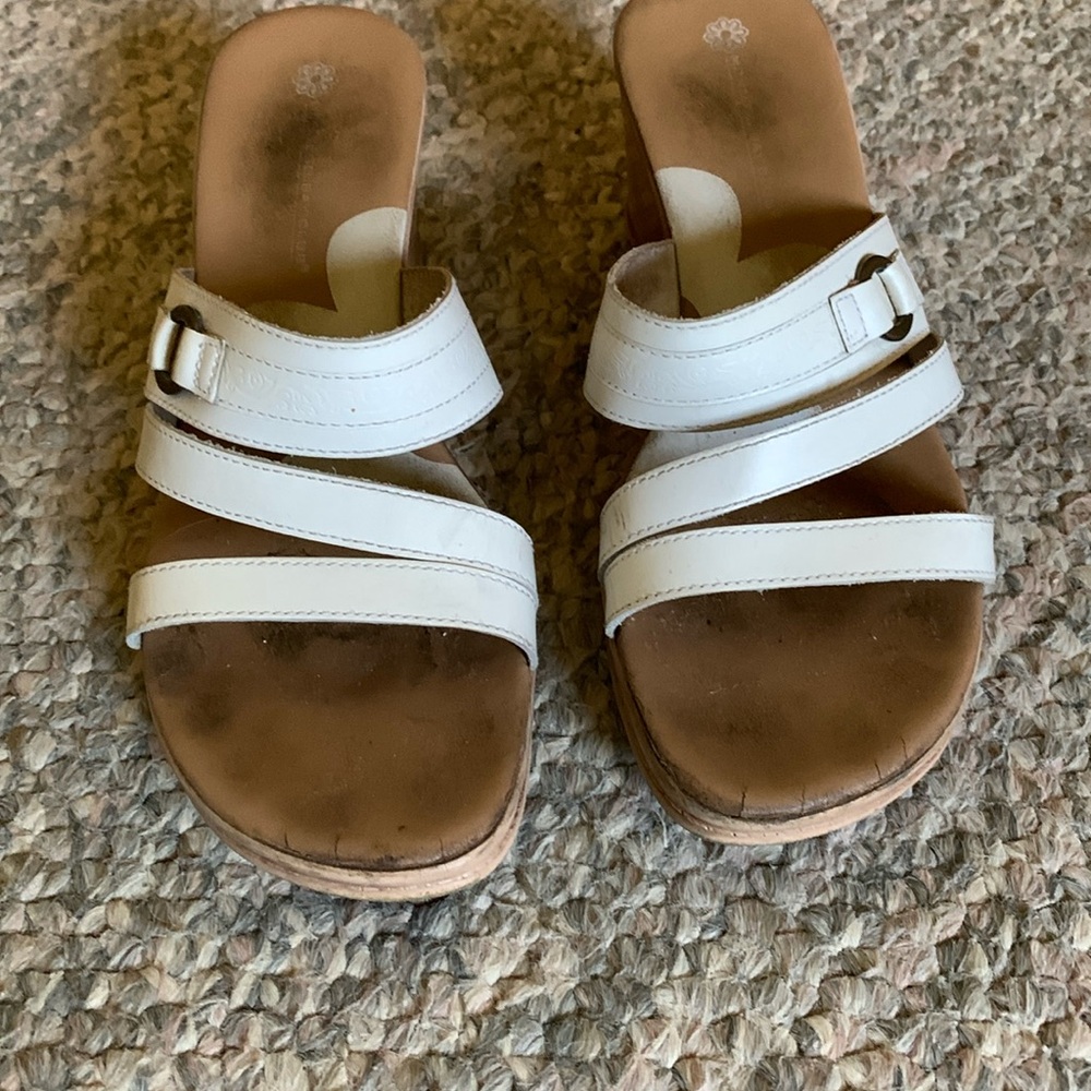 Montego Bay Club White & Tan Wedge Sandals with Stylish Straps